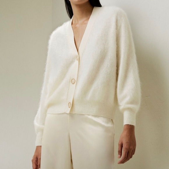 Lilysilk Sweaters - Lilysilk Hestia  %100 cashmere Cardigan in cream size S